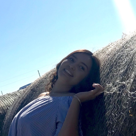 Meet your Posher, Monica - Picture 1 of 1